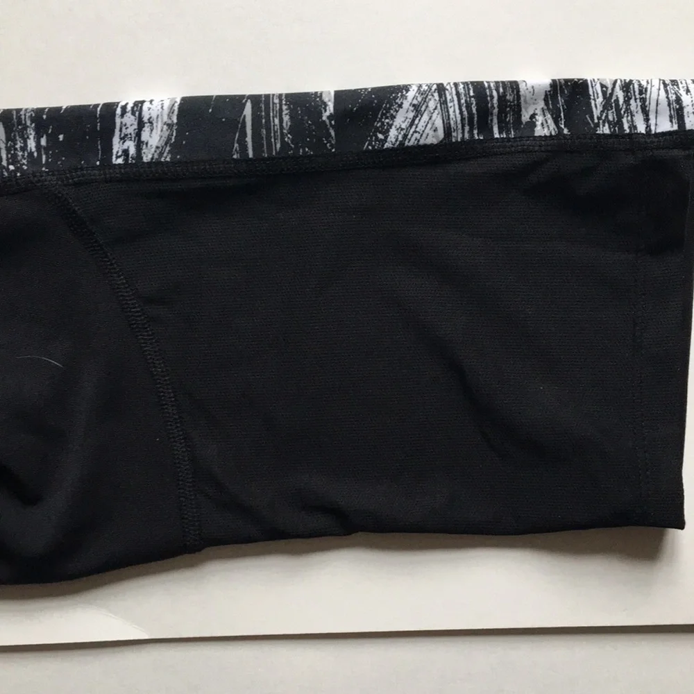 Layers Capri Leggings L Black/White w/Mesh Panel